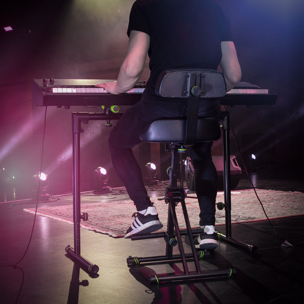 Gravity FM SEAT1 BR - Height-adjustable stool with footrest and backrest