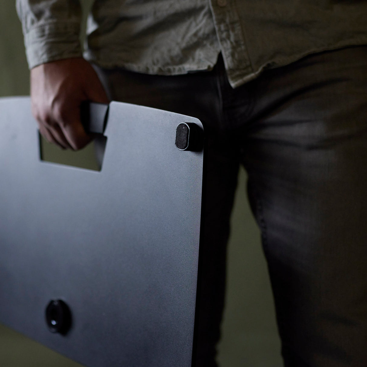 Gravity LTS T 02 B - Universelt laptopstativ med justerbare holdepinde og stålbase, sort
