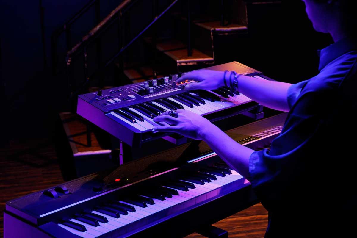 Hammond M-solo Organ (Burgundy)