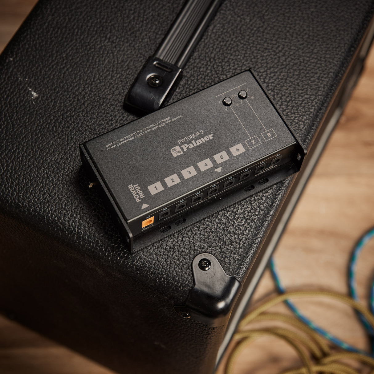 Palmer PWT 08 MK2 - Universal 8-output pedalboard power supply