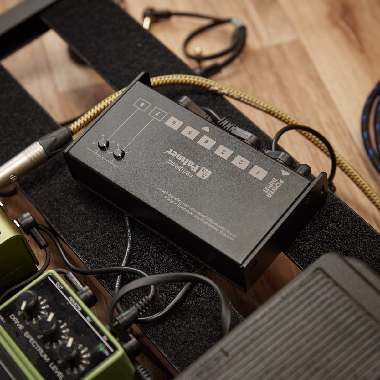 Palmer PWT 08 MK2 - Universal 8-output pedalboard power supply