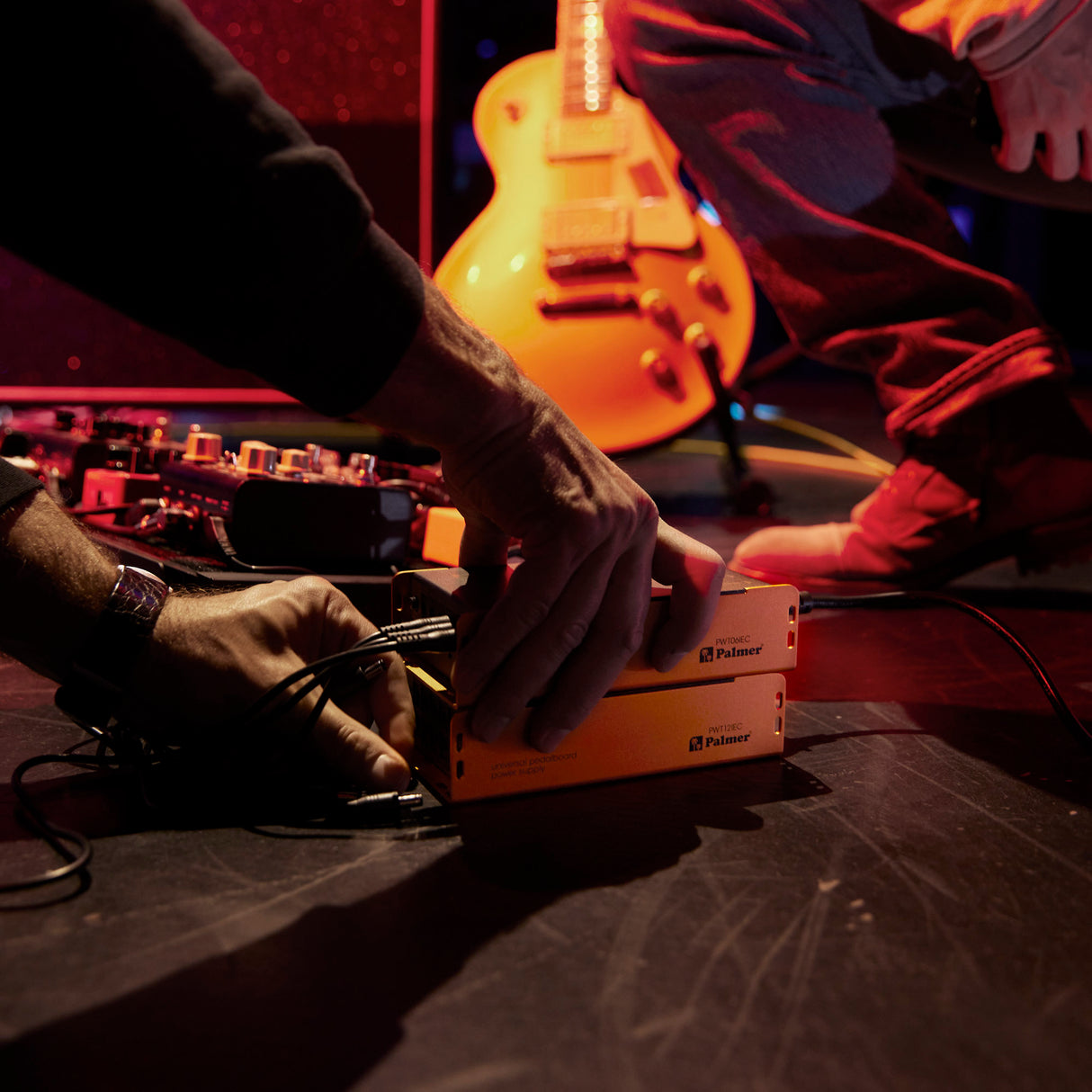 Palmer PWT 12 IEC - Universal pedalboard power supply with USB