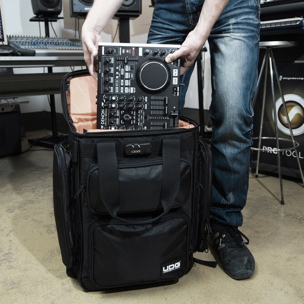 UDG Ultimate ProducerBag Large - Black / Orange interior