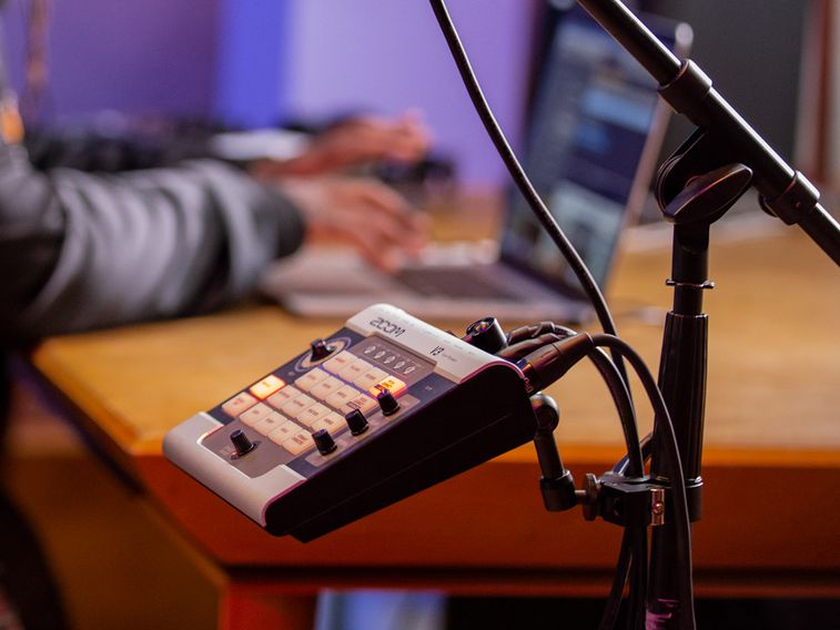 Zoom V3 Vocal Multi Effects Processor