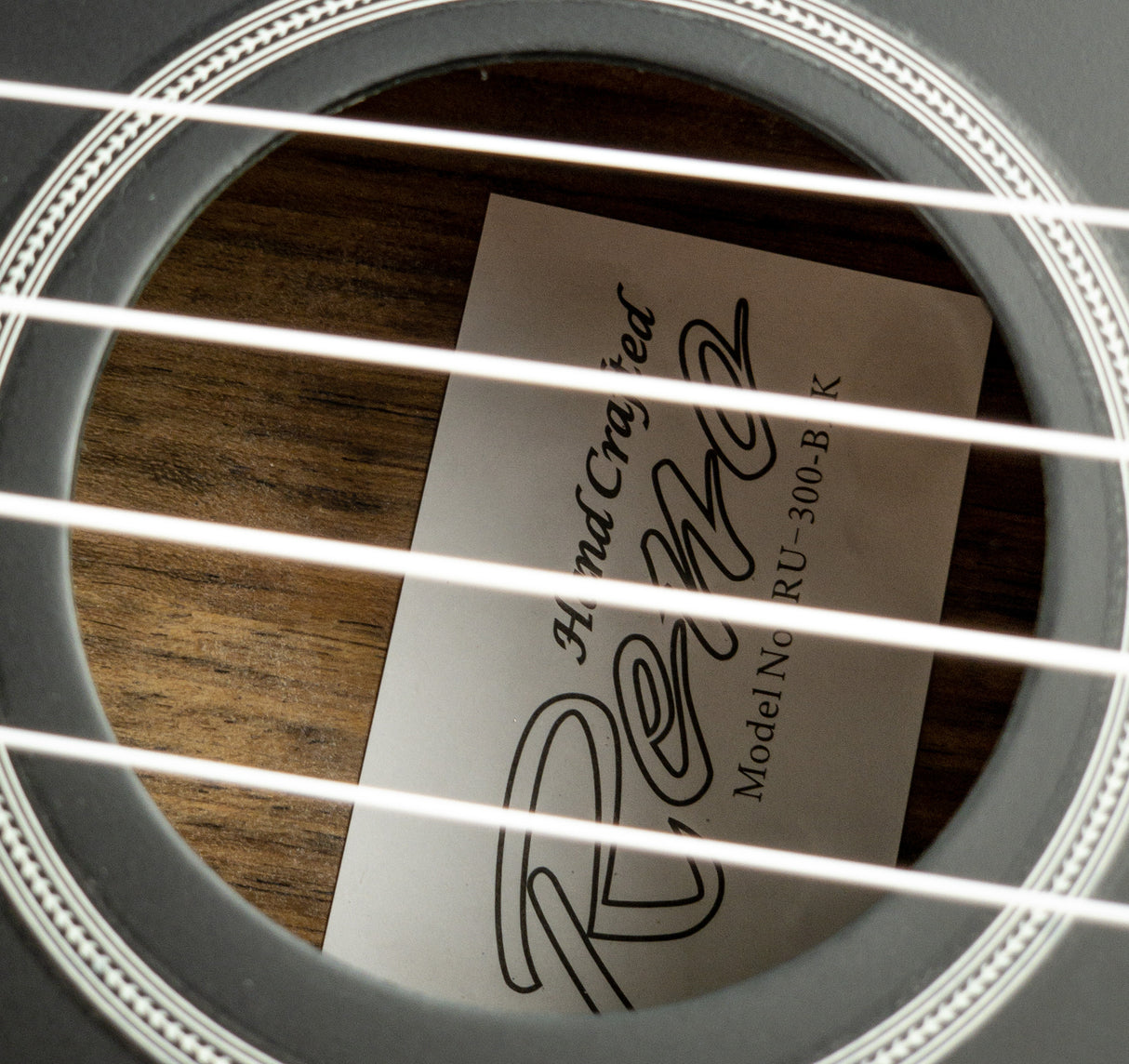 Reno RU300 Grand Concert Ukulele (Black) Starter Kit