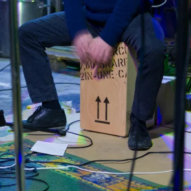 Lær at spille cajon: En guide til begyndere