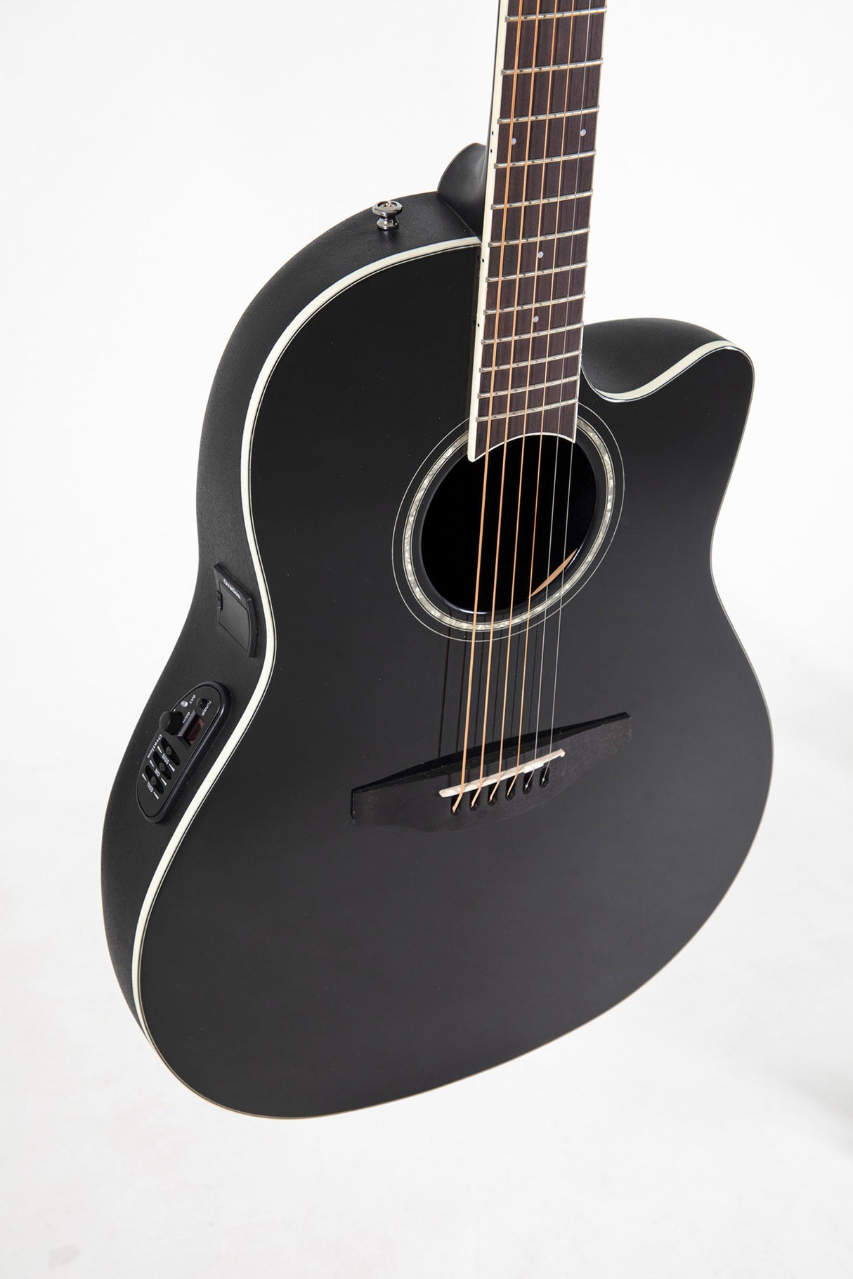 Ovation E-Acoustic Guitars Celebrity CS Standard Mid Cutaway - Black (CS24-5-G)