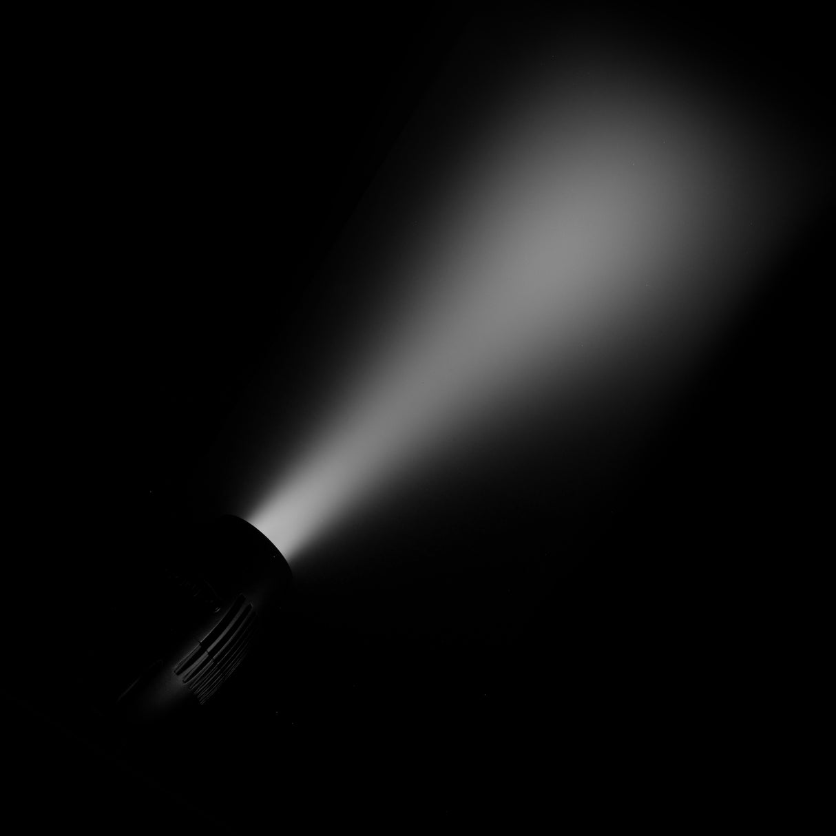 Cameo Q-SPOT 40 TW - Compact spot with 40 W adjustable white LED, finished in black