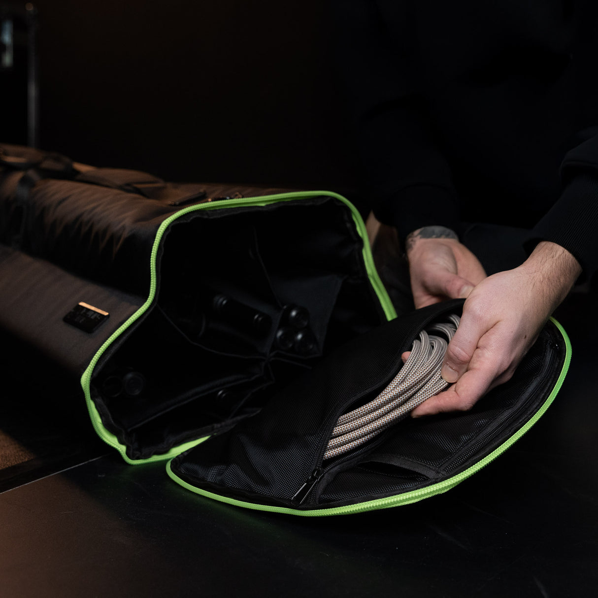 Gravity TBG MS 6 B - Touring transporttaske til op til seks mikrofonstativer, med hjul