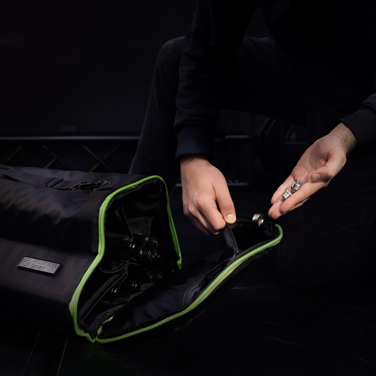 Gravity TBG MS 6 B - Touring transporttaske til op til seks mikrofonstativer, med hjul