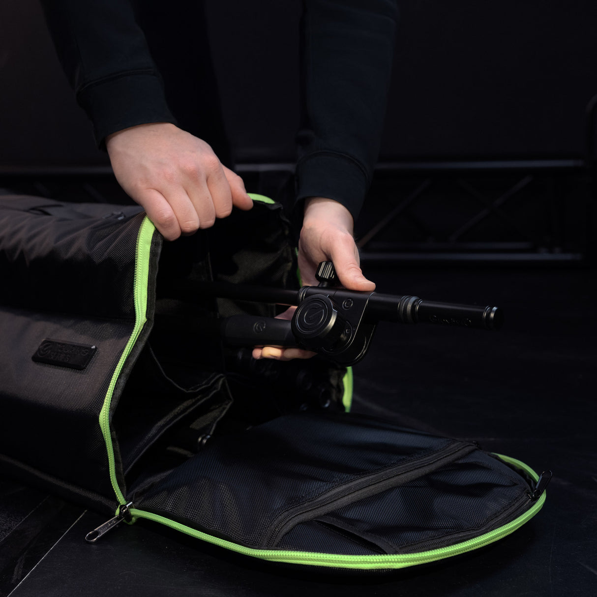 Gravity TBG MS 6 B - Touring transporttaske til op til seks mikrofonstativer, med hjul