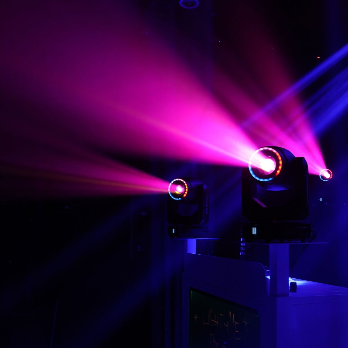 LIGHT4ME LED BSW 280W hybrid moving head